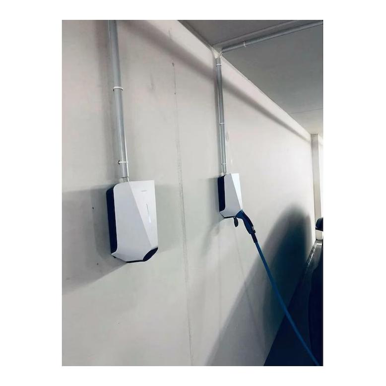 Station de recharge à domicile, installation comprise