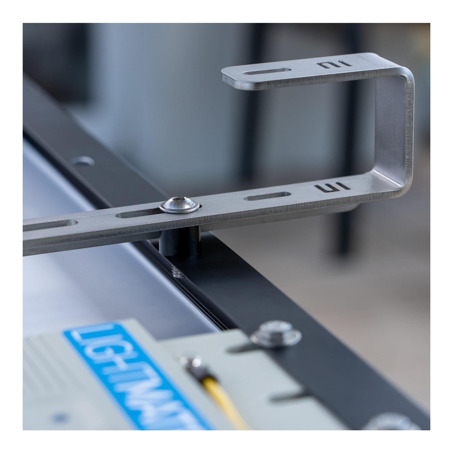 LightMate Hook - Balkonkraftwerk für die Geländermontage LightMate Hook - Balkonkraftwerk für die Geländermontage