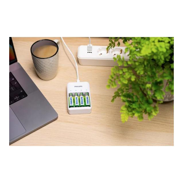 Ladegerät für AA-/AAA-Batterien inkl. 2xAA/2xAAA Batterien Ladegerät für AA-/AAA-Batterien inkl. 2xAA/2xAAA Batterien