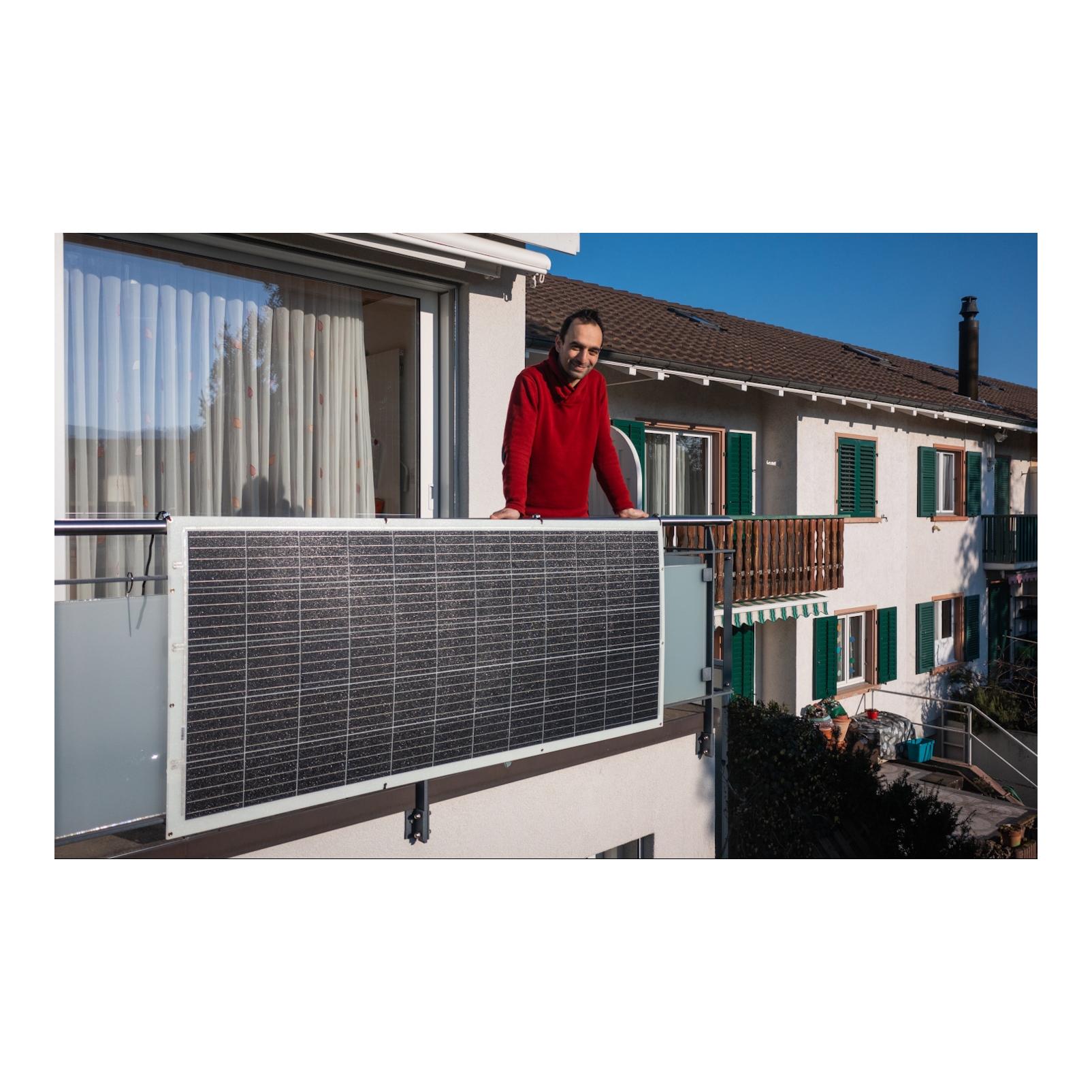 Solarbalkon mit 1 Panel à 2m und 310W mit Produktionsüberwachung per Smartphone